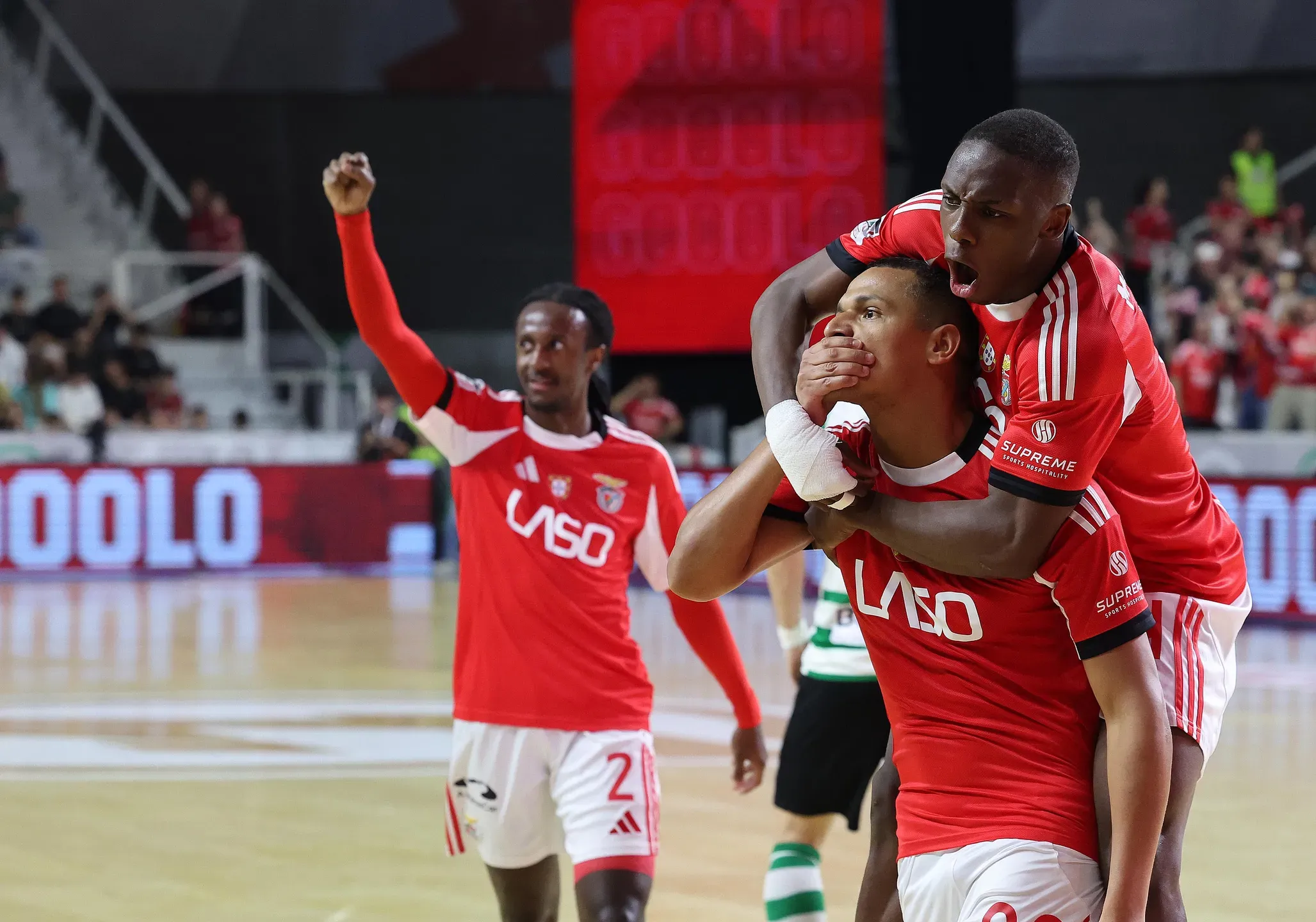 Benfica goleia Venda Nova